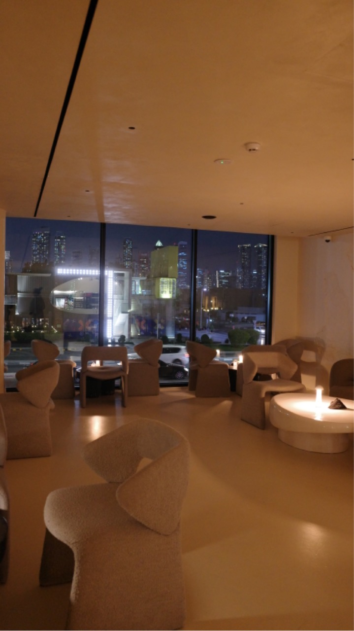 Lune lounge — 3